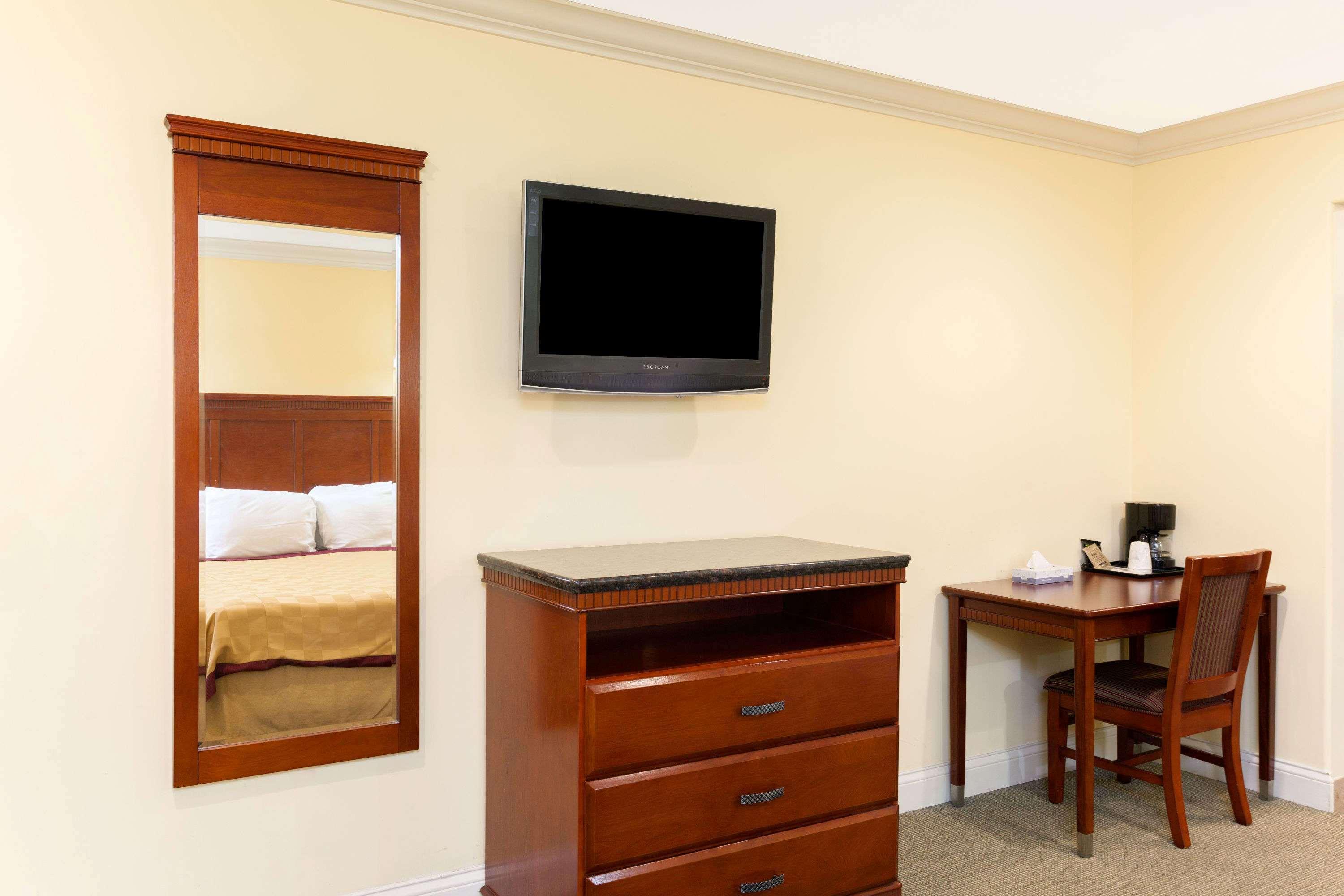 Travelodge By Wyndham בריאה מראה חיצוני תמונה